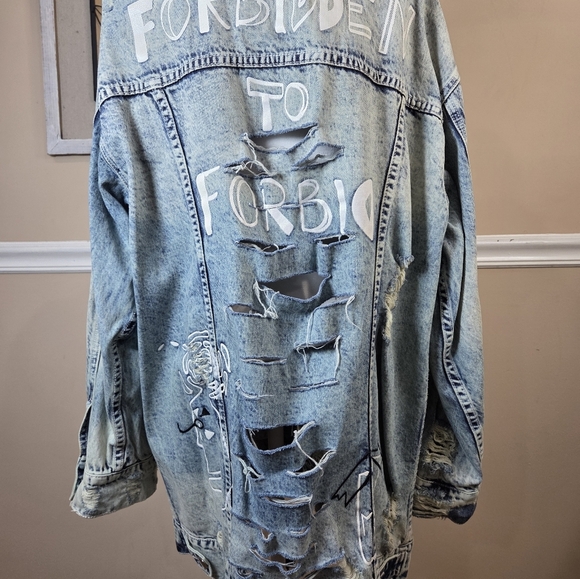Women's Light Blue Denim Jacket - Picture 4 of 11